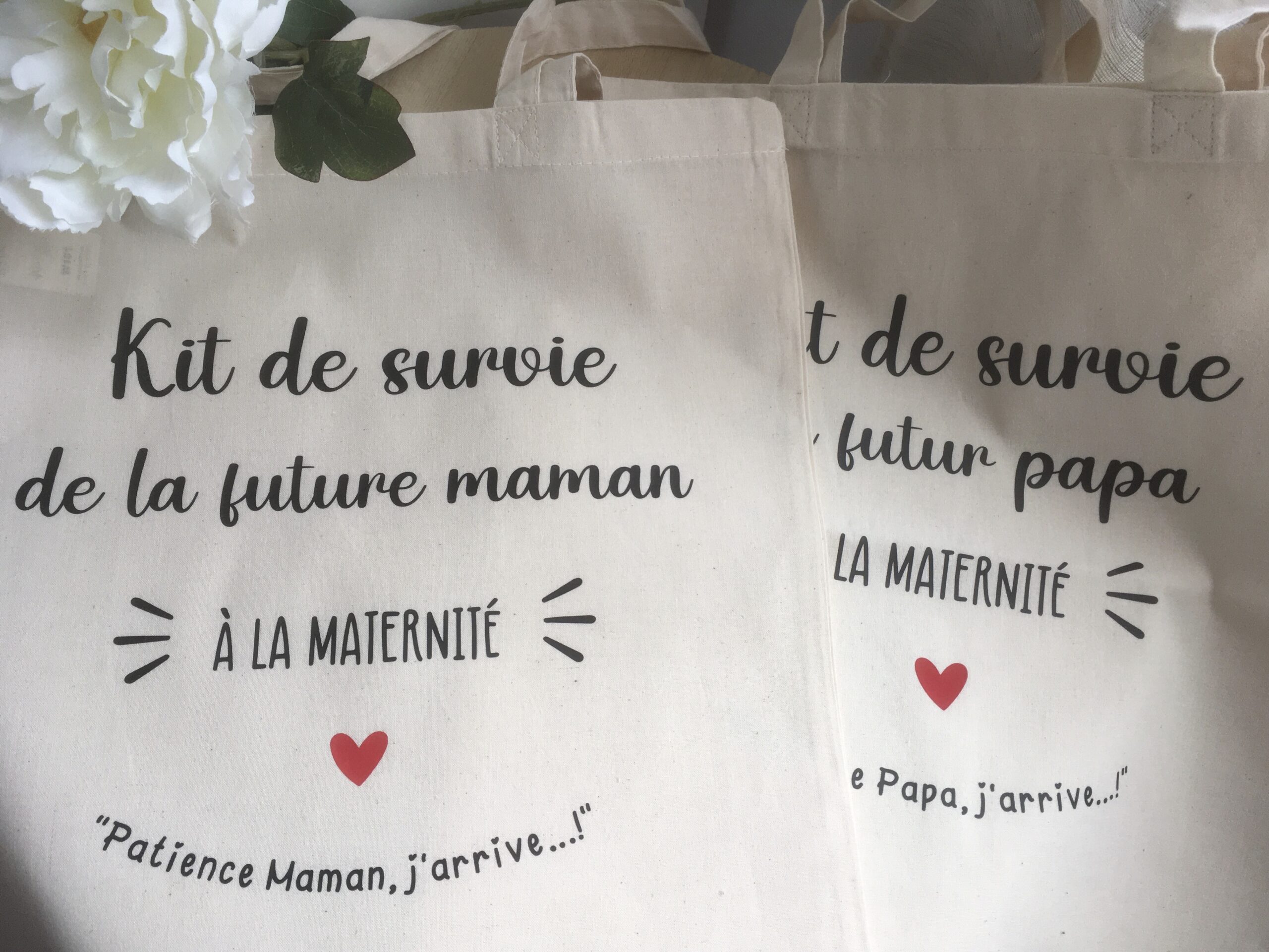 tote bag "kit de survie" maternité Tote bag maternité kit de survie personnalisé pour future maman par Just for Baby Créations