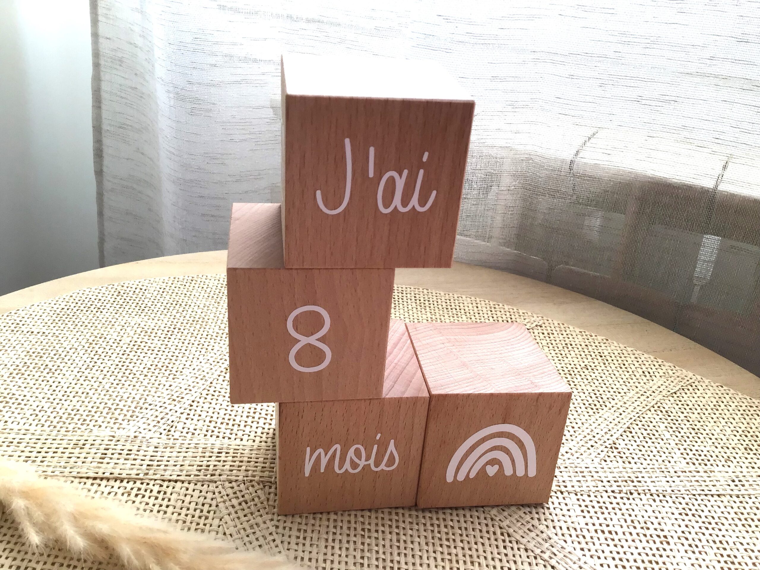 cubes déco en bois personnalisés étapes alt="Cubes déco étapes bois personnalisée par Just for Baby Créations"